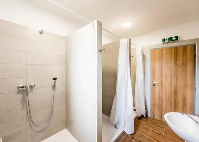 Vinarsky Dum Hostel Němčičky